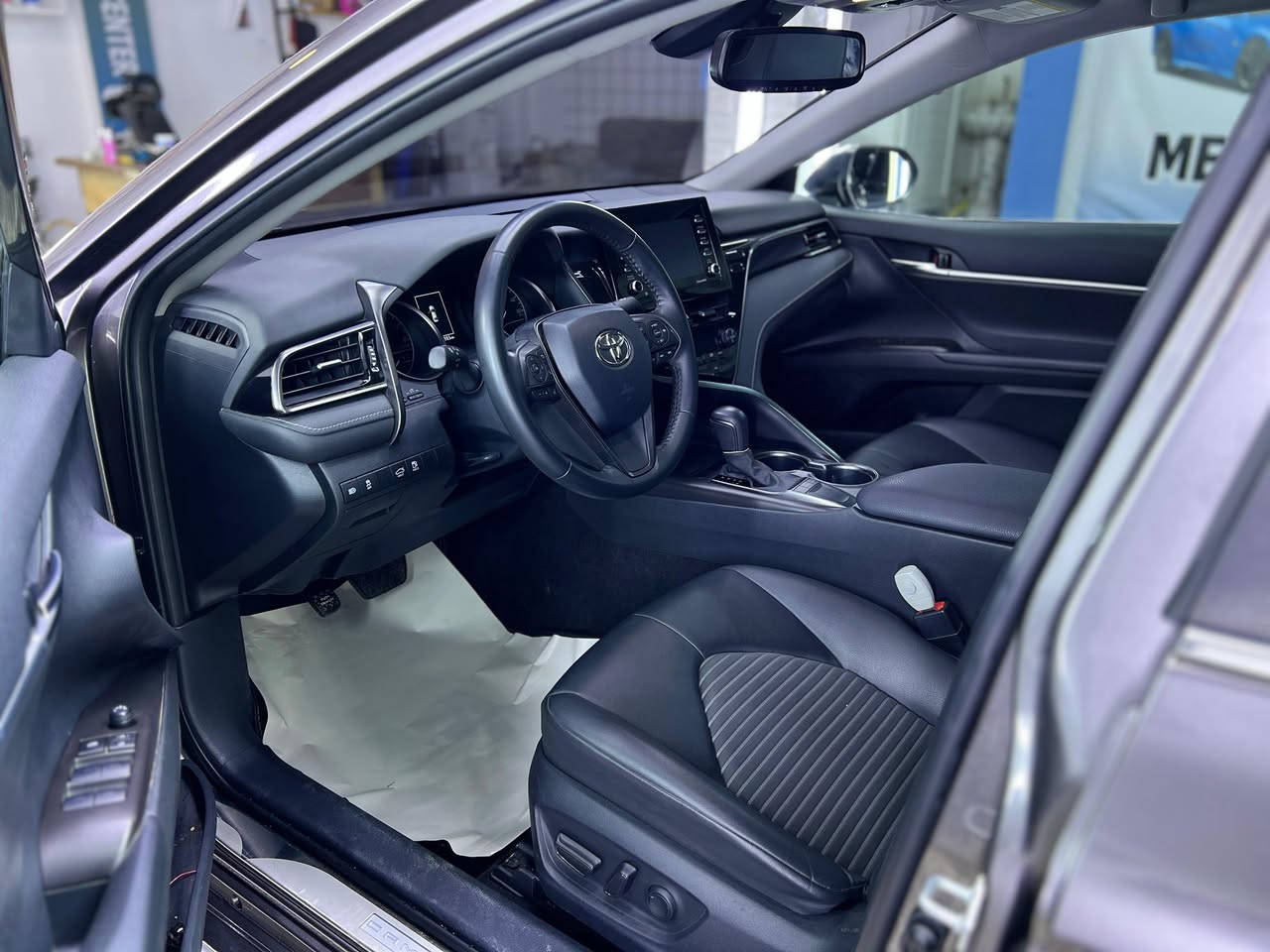 سلام عليكم للبيع سعر بلاش بلاش كامري SE 
ضررها موجود داخل الصور وبعد بيها قطعتين صبغ امريكا 
بدون رقم بترقم محافظات شماليه
ولاستفتسار ***********
مكان سياره كركوك وتحياتي
