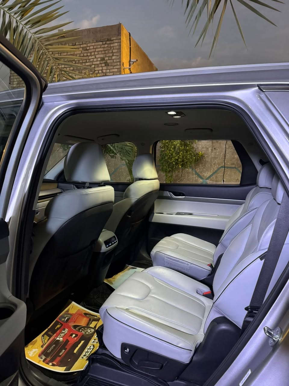 سلام عليكم بلسايد 2025 وارد امريكي ماشيه 19 ميل كراسي vip منفصل موصفات فول الفول بس بدون فتحه سياره بيه صبغ بنيد وشبر بالجاملغ اليمنه والايرباك راجع سستم بلادي للاستفسار اكثر ***********
