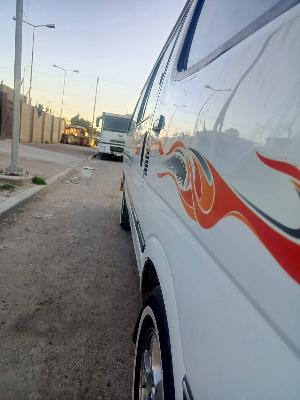 سلام عليكم فتون للبيع موديل 2015 رقم بغداد سيارة جديدة مكينه كير اكسن حداديه دوشمه تخم تاير شاشه كامره كبل للشارع عنوان بغداد ابوب بشام تفاصيل ***********
