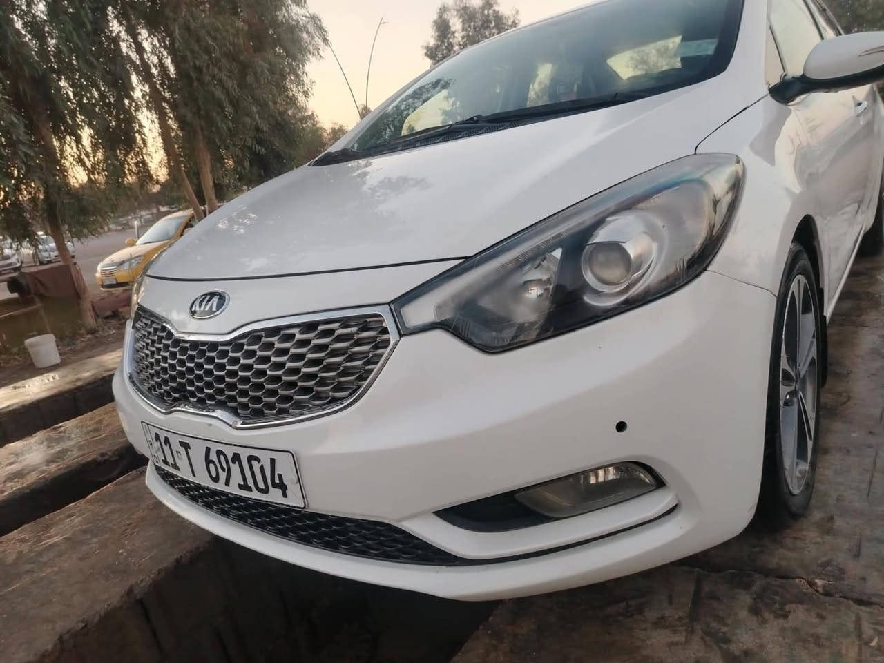 سيراتو 2014 مواصفات ViB فووول استيراد خاص اعلى مواصفات محرك2000 GDI
بس قطعه صبغ بيها باب خلف السائق
فتحه سقف
بصمه تشغيل وأبواب وصندوق
تحكم جهتين
3 انظمه قياده
مري شفط
اشاير بالمري
كشن جلد
كشن كهرباء
تبريد بالكشن الأمامي والخلفي
تدفئه  بالكشنات الاماميه والخلفيه 
وبعد مواصفات بيها
رقم بغداد الدولي الجديد بإسمي سنويه وهزه جدد
السعر؛ 115" 
العنوان بعقوبه ***********
