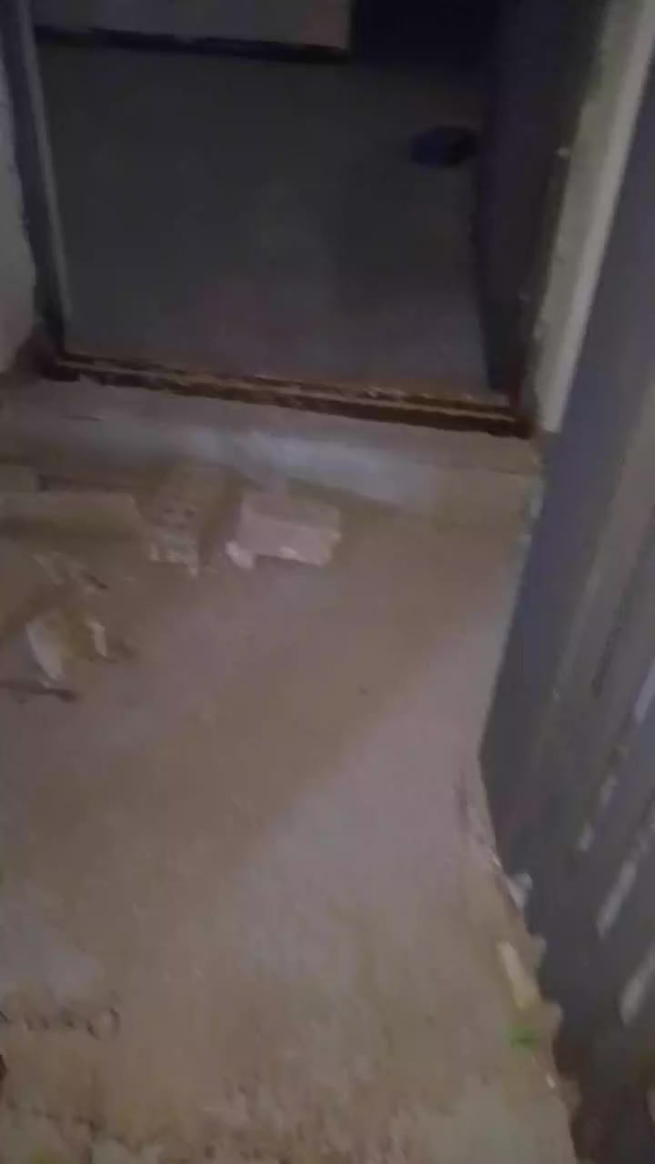 يعلن مكتب الباش الشمري للعقار والمحاماة عن توفر 
دار للبيع مساحة 68 واجهة 4  تسليم مفتاح بعد تشطيبات.  نهائية. ويكمل. يحتوي على مدخلية استقبال ومطبخ ومنور وخدمات وغرفة نوم طابق ثاني غرفتين وخدمات. طابق ثالث بيتونه وسطح. العنوان بغداد الجديدة خلف شارع المسبح شارع مدرسة الصادق عرض الفرع10 متر. للاستفسار مراسلة واتساب اوتصال ***********
