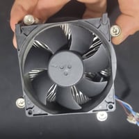 عندي هذا المعالج i7 8700 بيه كرت مدمج مع المبرد مالته اريد ابيعهم   ال...