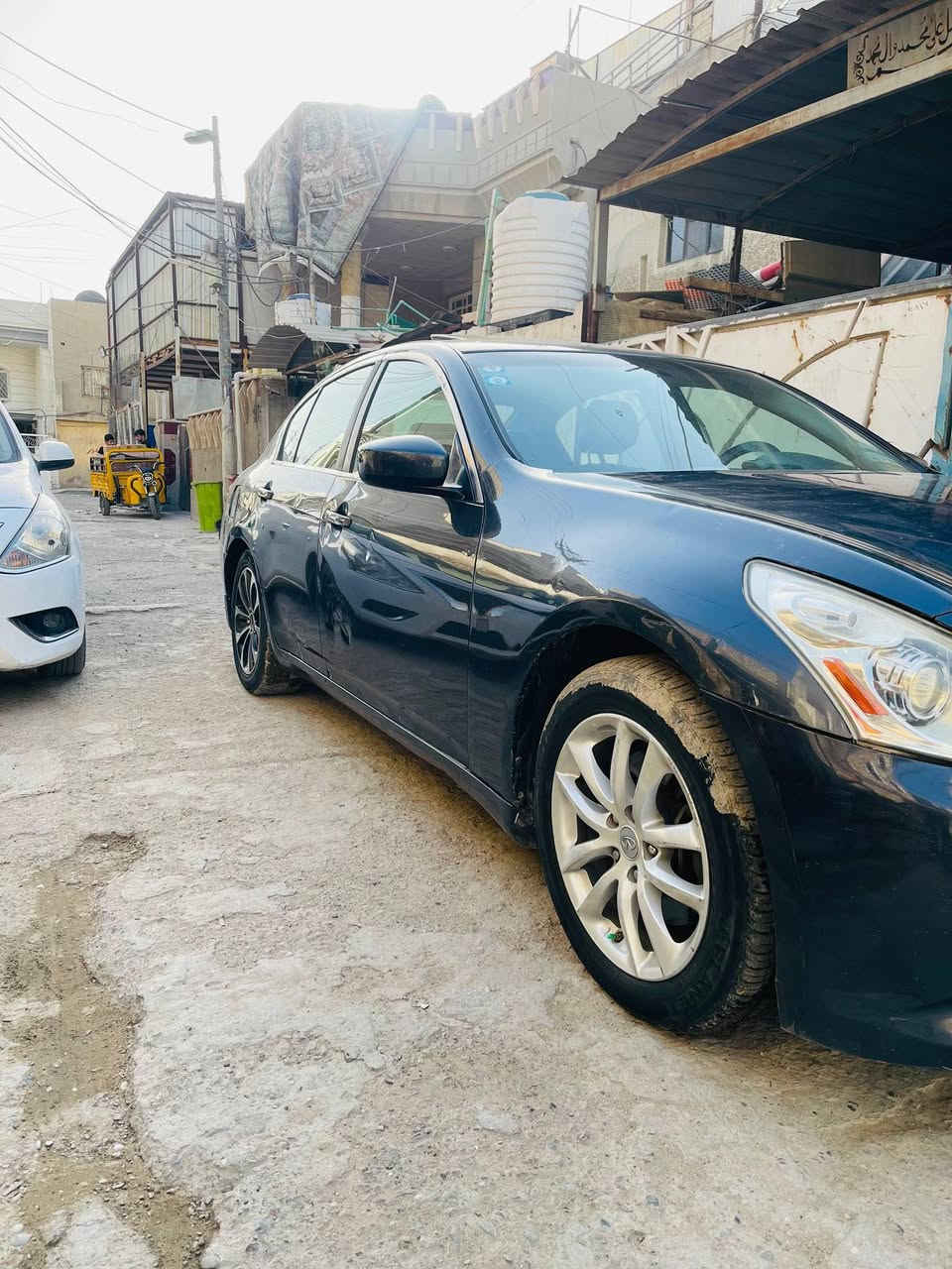 السلام عليكم 

انفنتي G37x 

مديل /2009
    المحرك: V6 سعة 3.7 لتر
كود المحرك: VQ37VHR
عدد الأسطوانات: 6 سلندر DOHC 24V
القوة: 320 حصان عند 7000 RPM
العزم: 360 نيوتن متر عند 5200 RPM
نظام الدفع: دفع خلفي RWD
ناقل الحركة:
أوتوماتيك 7 سرعات
أو عادي 6 سرعات (بعض نسخ Sport)
التسارع 0-100 كم/س: حوالي 5.6 – 5.9 ثانية
السرعة القصوى: 250 كم/س إلكترونياً  

🔥السعر (80)$ وبيها مجال قليل 🔥
☎️***********
