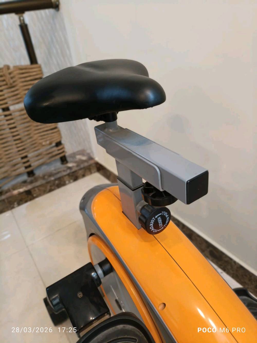  هو جهاز أوربتراك (Orbitrack) 2 في 1، وهو يجمع بين فوائد الدراجة الثابتة وجهاز المشي الهوائي (البيضوي).
مكاني بارك السعدون 
جهاز جديد استخدام قليل 