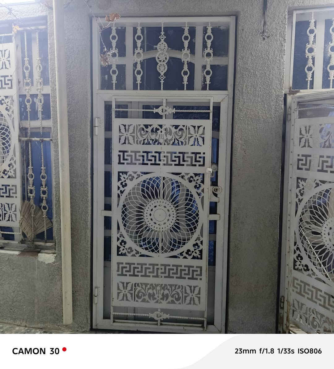 عندي شبابيج وبيبان شغلهن درجه أولى ابو الفتحتين  مستخدمات عددهن ٣ شبابيج تلاثه خانه وباب وشباج دمج وباب استقبال وباب بلكونه ابيعهن كلهن شلع ( *********** )
