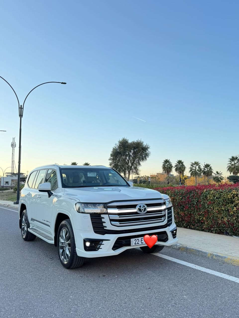 سلام عليكم 
للبيع لاندكروز موديل 2023  مكفولة كفالة عامة من كلشي 6سلندر 4000
مواصفات السياره بيه مكان زغير بيديار 
فتحة سقف 
جنطة كهرباء 
كراسي جلد 
كراسي كهرباء 
شاشات تطبيق اصل 
3 شاشات 
كراسي تدفئة 
كراسي تبريد 
لايت زنون 3 عدسات 
كشاف لايت 
زراك لايت 
3 قطع تبريد 
جامات تصعد وتنزل كهرباء اوتو 
مري كهرباء وشفط 
نضام SPORT
نضام OTOhold
نضام صعود الجبال 
نضام المنحدرات 
داخل جلد بيجي 
بك لايت LED 
كامرات خلفية وامامية 
حساسات أمامية 
حساسات خلفيه 
سياره جديدة حيل
مكان السيارة صويره
السعر المطلوب 650 وبيها مجال 

***********
***********
