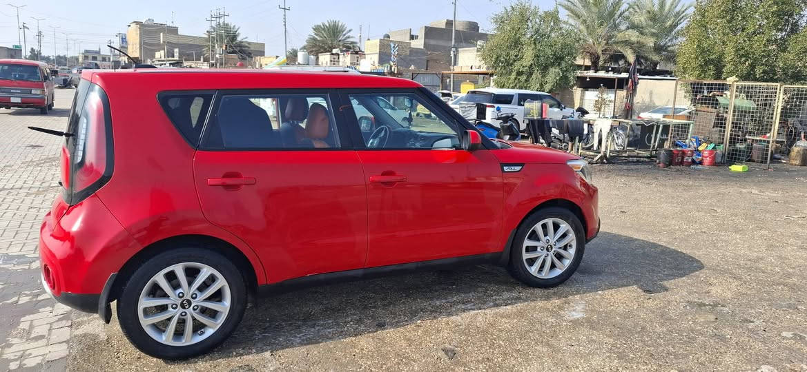 للبيع
صول 19 محرك 2000 
سونار وحادثه مبين بالصور.ضرر خارجي ففط بدون دواخل بدون ايرباك 
سعر 120 
كربلاء. 
بأسمي تحويل مباشر
***********
