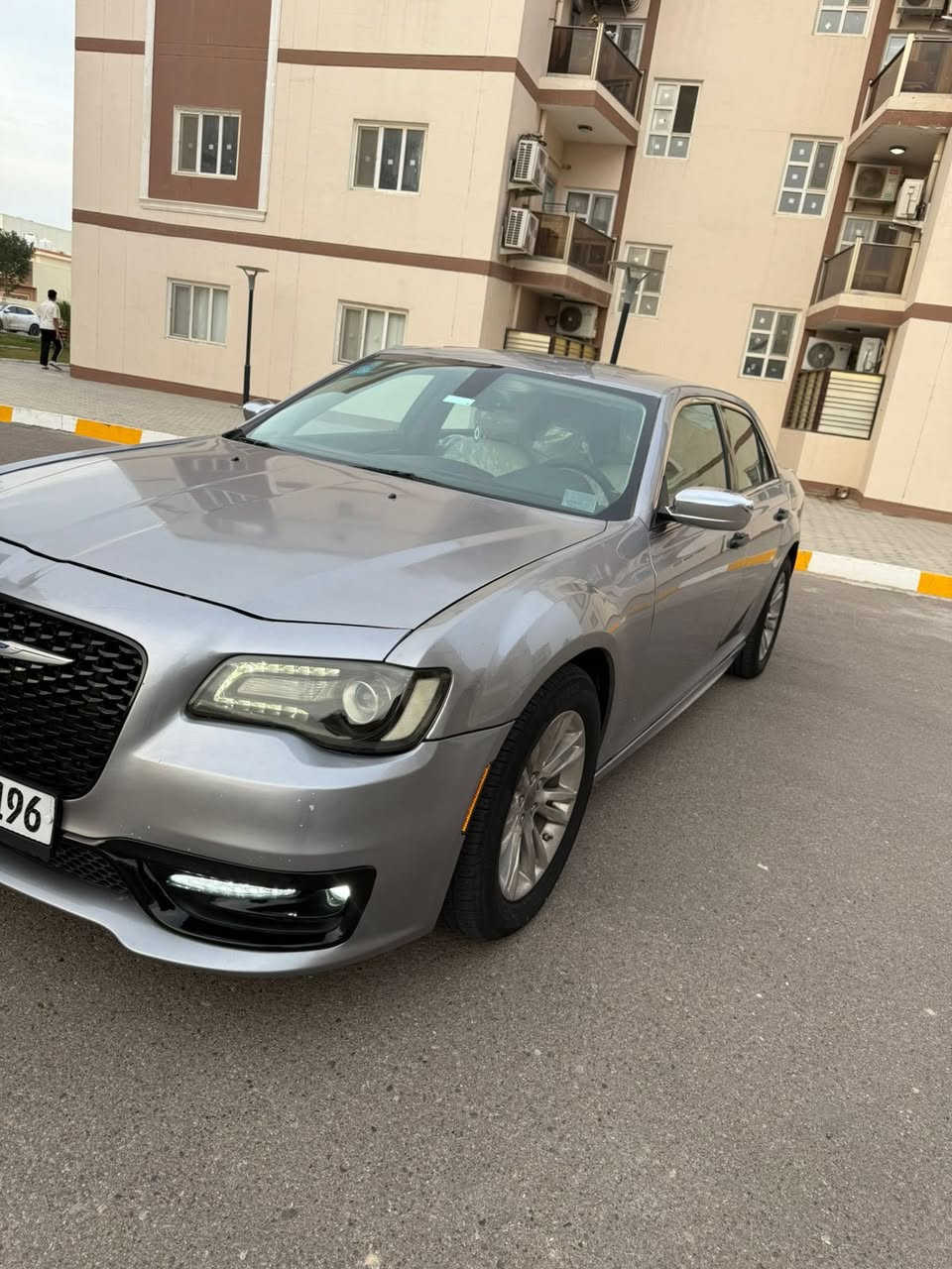 كرايسلر c300
موديل 2016اصل
لون سلفري رصاصي 
6 اسلندر تو ويل 
رقم انكليزي بسمي تحويل ثاني يوم 
بعده الهزه مامنتهيه 
يعني الي يشتري يحول بدون هزه مباشر 
مكينة كير كفاله جدد 
تبريد تدفئه كشنات و هيتر استيرن
مرايات قلاب و بنوراما 
فول مواصفات 
برده خلفيه 
وهواي مواصفات 
كشنات وبطاين اوف وايت 
ارضيه مدوشه جلد 
ادامه كامله 
والسياره مرتبه 
السياره حادث جاملق وبنيد وبيه ضربه بالجاملق الخلفي وبيه اماكن صبغ
السعر 170 وبيه مجال 
مكان السياره البصرة
***********
