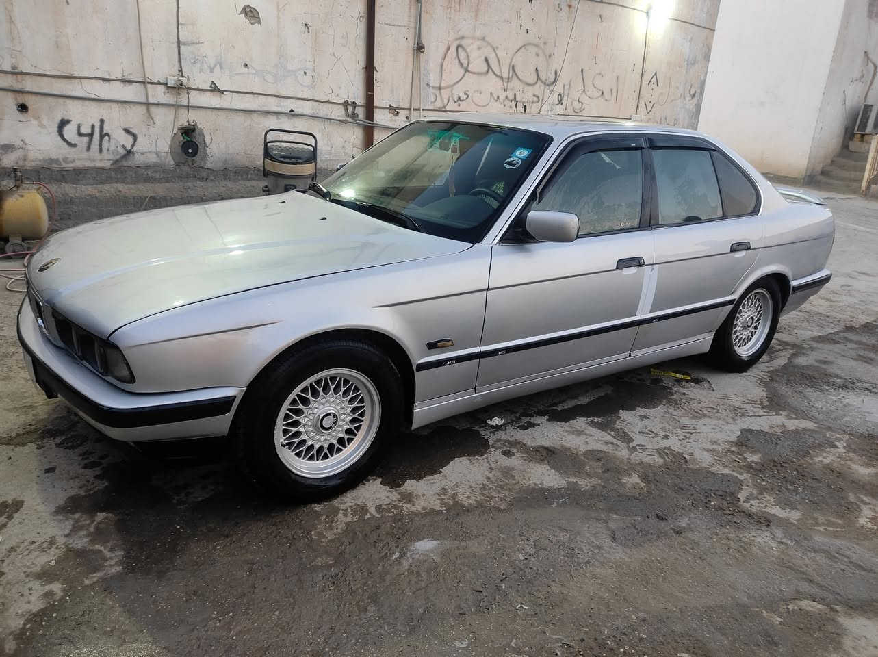 السلام عليكم بئم 525 مسكر فانوس موديل 90 سنويه لل27 بجم عريض اصل بليته وسنويه لايت زنون حداديه كير مكينه علشرط كهربائيات واير جطل ما بيهن شاشه كامله دمام خلفي غرفه جديده دبل ارباك سياره مكان سياره حله بابل مركز مدينه وسعره 70 اخوان مو شراي رجأن لا يكلي جايك وموضح مقاطع للسياره ومقاطع للمكينه داخل منشور.   *********** بي وتساب رقم
