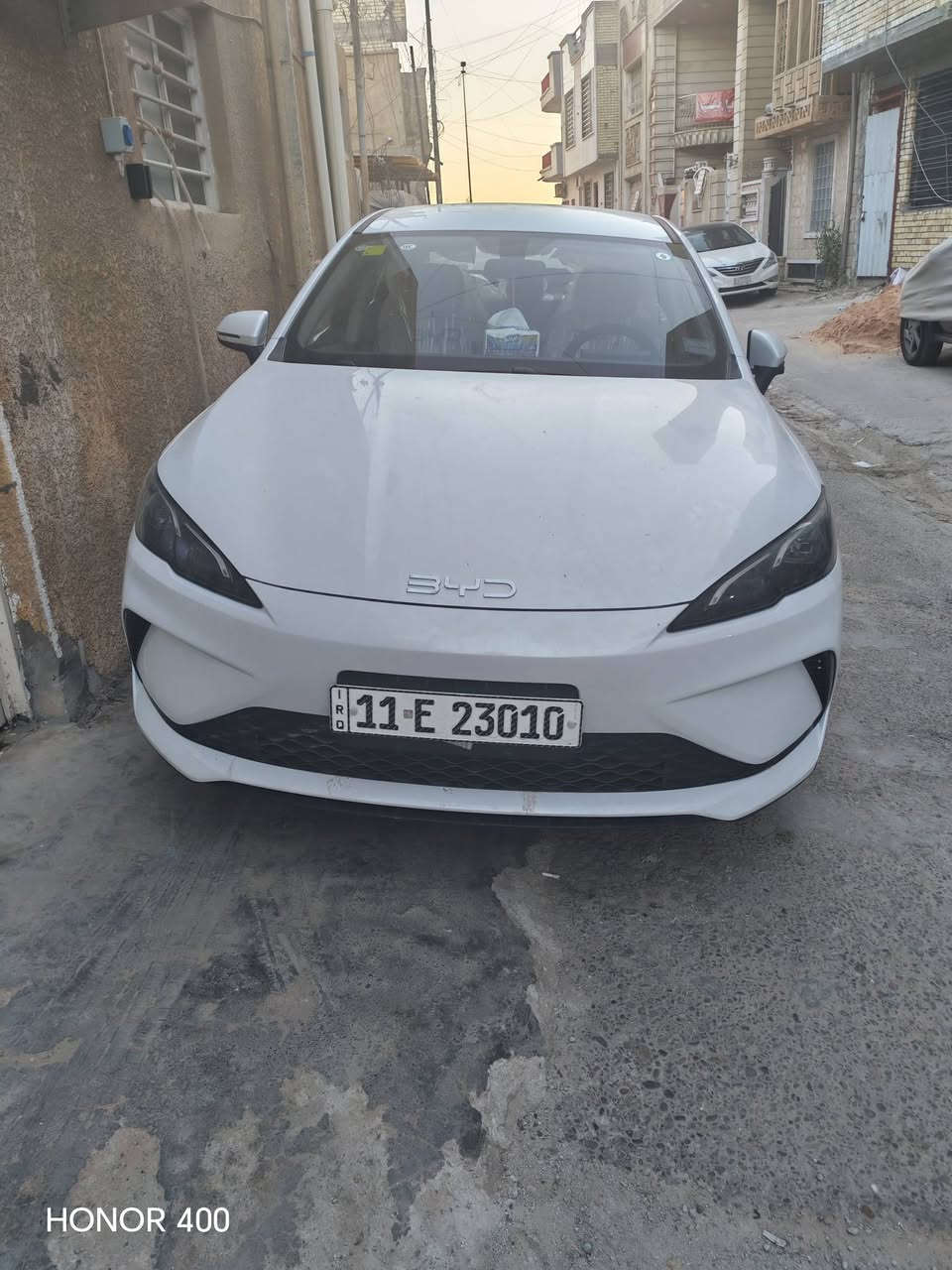 السلام عليكم بي واي دي سيل فايف الكير التعليك تجي بطاريته اكبر من العاديه بطاريته ١٢٨ كيلو شحنه وحده تمشيك يوم كامل السياره بعده وضع شركة ماشيه ٤٠٠٠ قابل للزياده مغلفه دشبول وبيبان نايلون حراري ارضيات حوضيه صندوك  حاطله جلد عنواني بغداد الاعظمية رقمي *********** السعر ٢١ ونص وبي مجال بسيط
