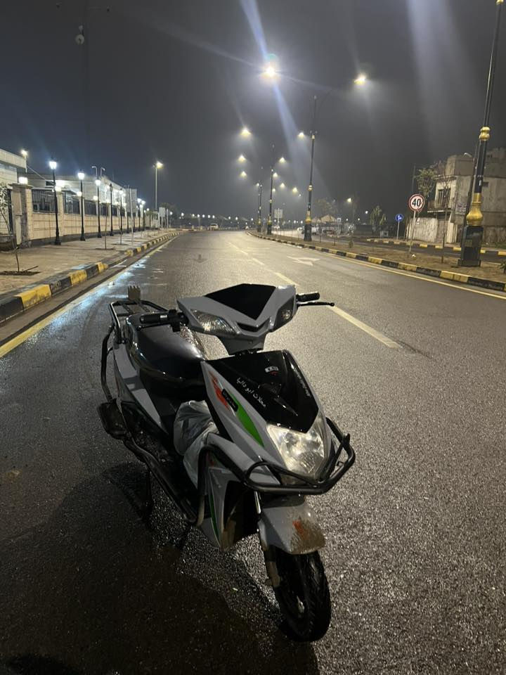 السلام عليكم دراجه سكنس لبيع 3نمر  سرعه 99 بل شحنه يمشي 60كيلو نضام البك سعر 600 رقم***********
