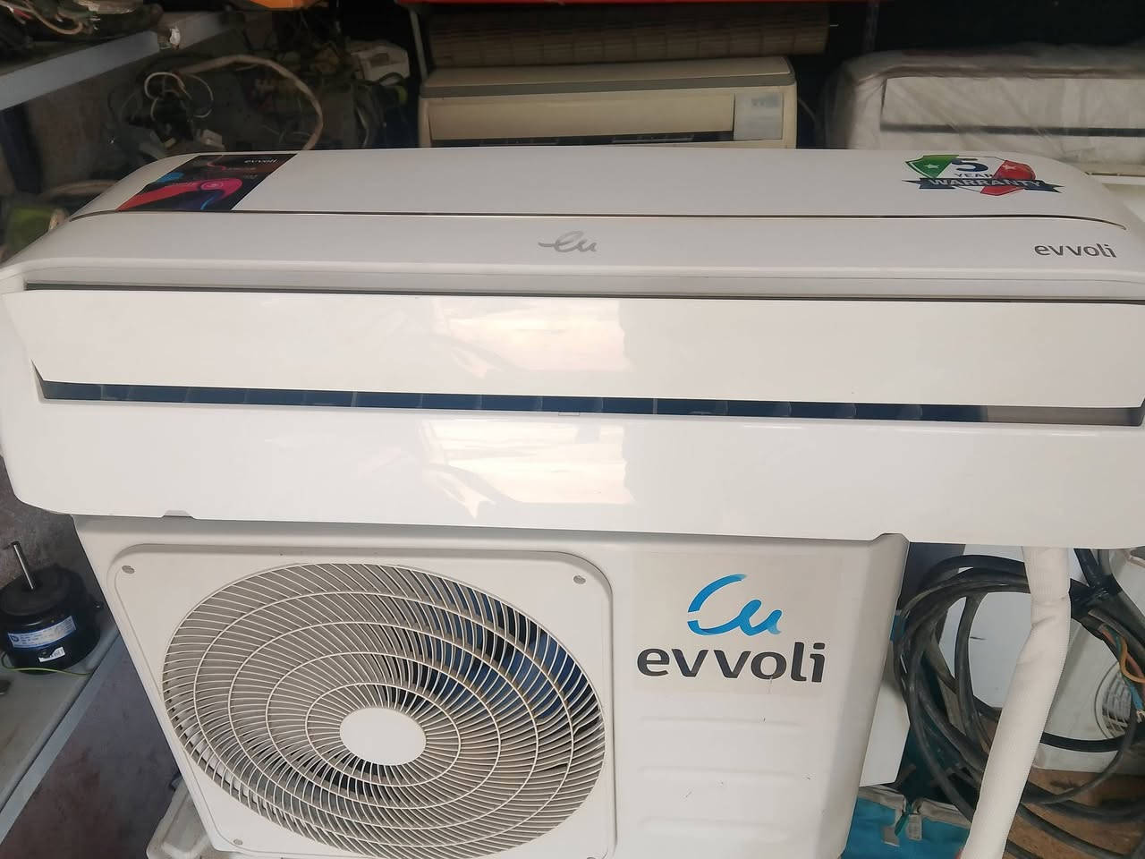 السلام عليكم بيع سبلت طن ونص
وضع شركه غاز 410 
موديل حديث 
تبريد تدفئه اغراضه كامله 
اتصال على الرقم ***********
