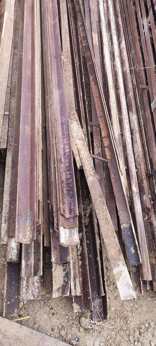 للبيع شيش اتاري طول 6م 2 طن زاويه 2ونص انج 6ملم ثقيل شيلمان طول 6م  وكروزات جملون زاويه 2 انج عنوان تاجي مقابل منشئة نصر مدخل قرية نديم للتواصل *********** أو *********** واتساب
