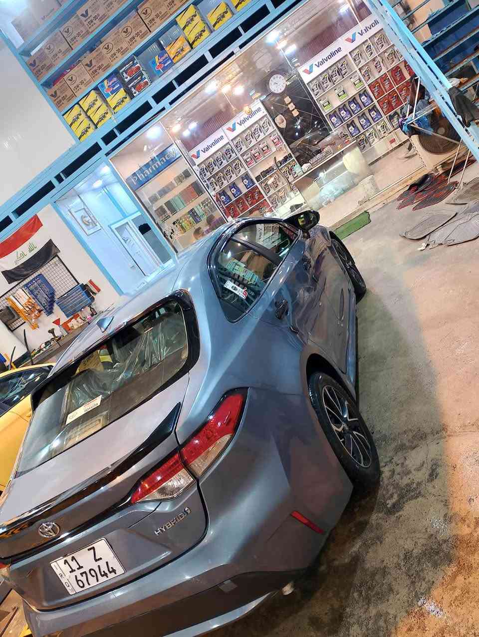 السلام عليكم 
 السعر 115 بيه مجال قليل كلش 
اقره تفاصيل سياره كامل حتى تفتهم شبيه سياره 
كورلا 2022 هايبرد رقم بغداد دولي هزه وسنويه وارقام جدد باسمي شخصيا
حادث سياره جاملغ وبنيد يسره وجاملغ خلفي يسره 

ملاحظة 
(تبديل ربع الأول من شاصي اليسره نفس لون) 
لغود مكفوله شاصي الايمن فقط تعديل بدون معجون ولا لحيم 
تكم داخليه تكم خارجيه وقماره مكفوله
 
ابيع صبغ حزام بس هيه مو حزام 
السيارة جديدة بعده 
كير ومكينه وصدر وتبريد مكفولات 
المواصفات 
بصمه
شاشه جبيره وكامره خلفيه 
ورادار امامي وتحديد مسار وتوقف ذاتي 
لايت زنون ولدات اماميه 
تخم تاير ويل كب جديد
سياره جاهزه مابيه نقص 
مكانه بغداد الدوره 
115 وبيها مجال بسيط
*********** بغداد, العراق
