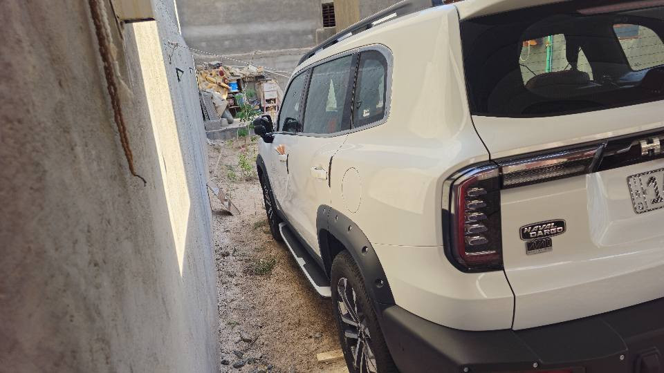 هافال داركو 
موديل  2025  ماشية 20000 وقابل للزيادة 
فول مواصفات للاخير.....  1/1
مكفولة كفالة عامة بوضع الشركة.. 
رقم بصرة بإسمي تحويل مباشر.... 
مواصفات فول 
* التعرف على اللوحات المرورية.
* وسائد هوائية.
* جسم معدني قوي.
* كاميرا محيطية 360 درجة.
* أنظمة المساعدة في حالة الازدحام المروري، وتحذير حركة المشاة.
* نظام مساعد الركن.
* مسجل بيانات الحدث.
* مكابح الركن الإلكترونية.
* مثبت السرعة.
* أنظمة التحكم بالجر، والتحكم الإلكتروني بالثبات، وقياس ضغط العجلات، ومساعدة الهبوط والإقلاع على المنحدرات.
* مساعد الفرامل الآلي.
* مانع انغلاق المكابح ABS، وتوزيع قوة الفرملة إلكترونيًا (EBD).
* مانع تشغيل المحرك (الإيموبلايزر).
* نقاط تثبيت كرسي الأطفال (ISOFIX).
* قفل مركزي.
وتنفرد سيارة هافال دارجو   بما يلي:
* تحكم إلكتروني ذكي.
* أنظمة تحذير مغادرة المسار، ومساعد المحافظة على المسار، ومساعدة البقاء في مركز المسار.
* نظام تحذير النقاط العمياء.
* مساعد تغيير المسار.
* نظام الحفاظ على المسار في حالات الطوارئ (ELK).
* تحذير الجانب الخلفي وفرامل الجانب الخلفي.
* تجنب الاصطدام الخلفي.
* مثبت السرعة الذكي.
* الركن الأوتوماتيكي بالكامل.
* تحكم ذكي في المنعطفات، والتحكم في جميع التضاريس.
* 6 مجسات رادار أمامية.
* التنبيه من التصادم الأمامي وفرامل طوارئ أوتوماتيكية
* نظام تشغيل/ إيقاف ذكي (stop/ start).
* زر تشغيل وإطفاء.
* فتحة تكييف هواء للمقاعد الخلفية.
* دخول ذكي بدون مفتاح.
    

للإستفسار  *********** واتساب البصرة, العراق
