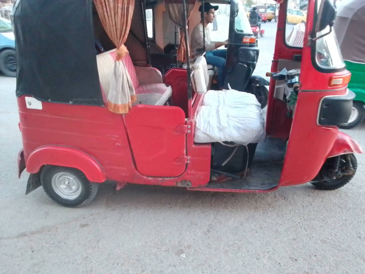 السلام عليكم تكتك للبيع مديل 2018رقم واسط 
***********
