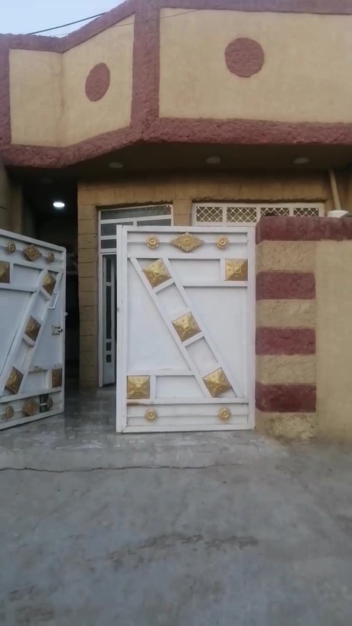 بيت للبيع طابو صرف المساحه ١٠٠متر خلف أسواق النافعي شارع ٣٠ استقبال ٤في٥ غرف نوم ٥في٤ كلدور ٥في٥ مطبخ ٣في٣ صحيات ٢في٢ السعر ٨٨ مليون مطلوب عقاري ٨مليون وبي مجال بسيط مراجعة مكتب ابو نغم للعقارات سيف سعد قرب مستشفى الكفيل ***********
