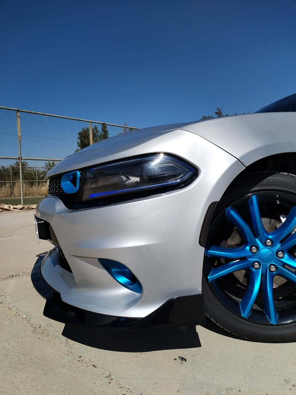 السلام عليكم اخوان للبيع فقط جارجر موديل 20اصلSXTبلاس فول مواصفات سلايت ماشيه ٥٨الف بيهة ٣قطع صبغ جاهزه من كلشي رقم بغداد الجديد بسمي *********** مكاني بابل
