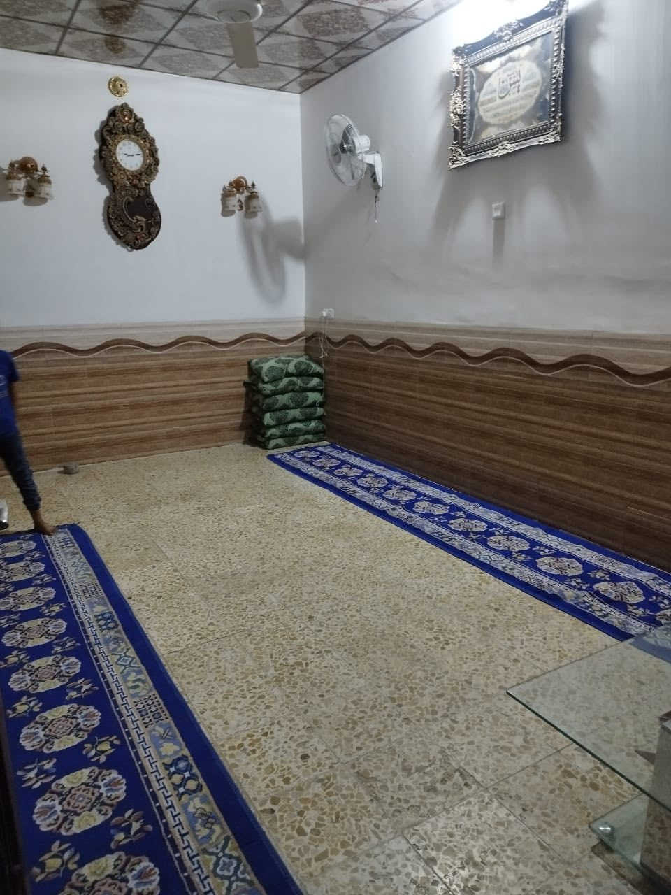 ￼ سلام عليكم ￼بيت 100 متر طابق واحد مطلوب المصرف العقاري رقم العقار 56265 مطلوب ￼ مطلوب 75,000,000 تسديد الشهر 330 ￼ مكان العقار شارع المجمعات مقابل مول بغداد خلف عالم الكهرباء مباشرة يحتوي العقار على استقبال مطبخ صالة غرفة نوم حمام مكشوفة + حمام خارجي سطح بيت متكامل البيت للمعلومة بدون فوائد مسدد من عنده 14 شهر للتواصل رقم الهاتف *********** حياكم الله أخوكم علي الطفيلي ￼
