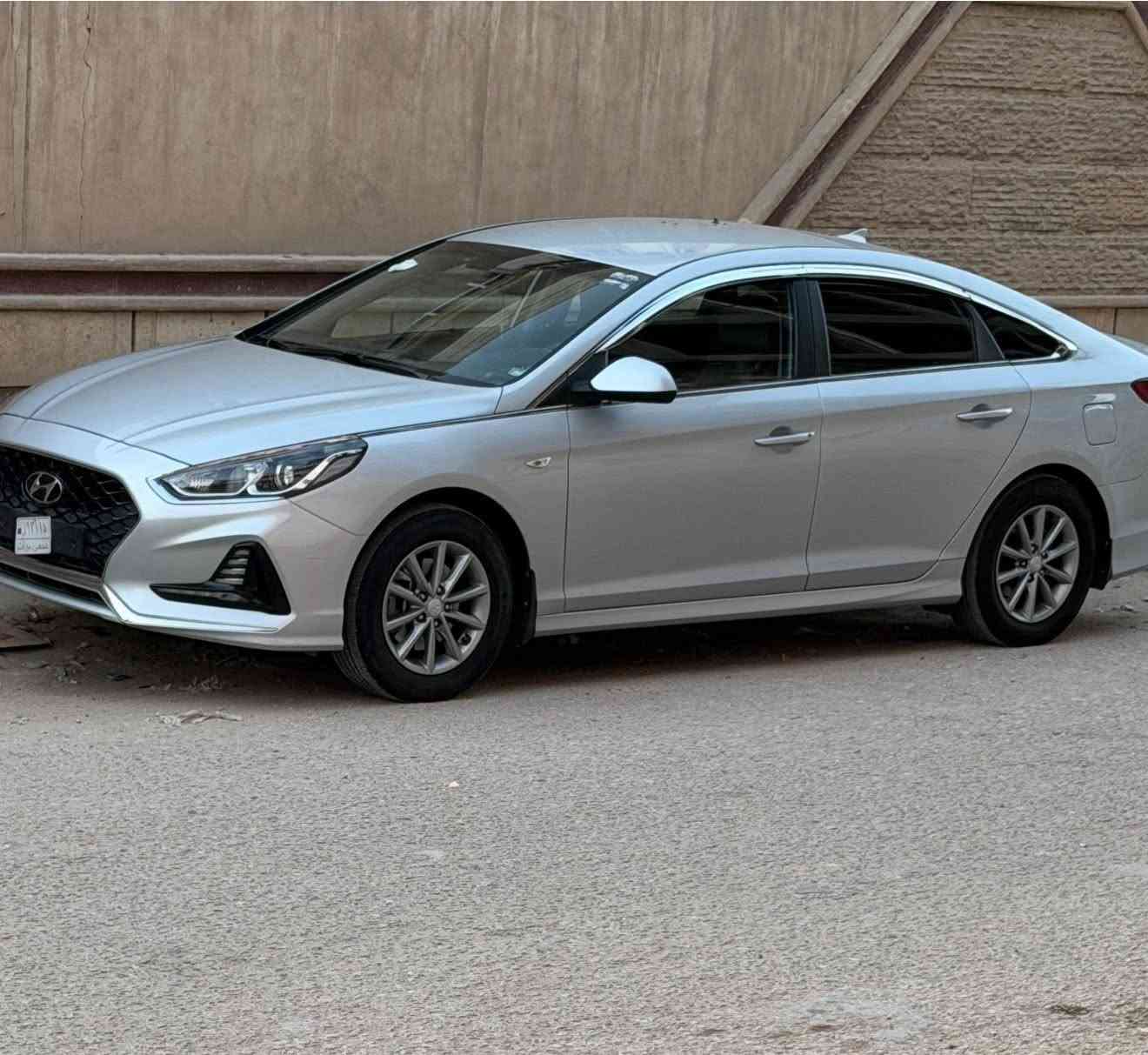 السلام عليكم 

للبيع | هيونداي سوناتا 2022 | وارد كوري

📌 المواصفات:
✅ الموديل: 2022
✅ وارد كوري
✅ الممشى: 63 ألف كم فقط
✅ رقم فحص متوفر
✅ ملاحظة الفحص: قبق جنطة تبديل في كوريا فقط.
✅ قيادة ناعمة وأداء ممتاز.

💰 السعر: 160 (قابل للتفاوض بالمعقول بعد المعاينة).

📍 المعاينة على الطبيعة خير دليل على نظافة السيارة.
📞 للاستفسار والتواصل: ( *********** ) او واتساب
