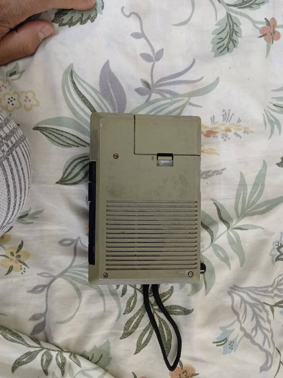 مسجل للبيع مكان موصل نضيف بدون كسل بس يعوزه ادامه متروك السعر ٢٠ قفل مكان موصل الايسر ***********
