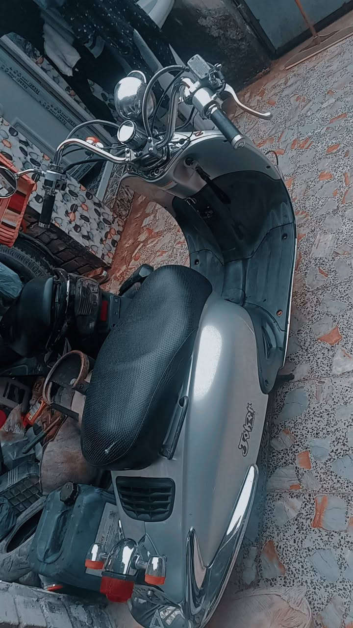 السلام عليكم شباب دراجه كلاسيك للبيع سرعه 100خبط كله بلادي كهربائيات كلها شغاله السعر 850 *********** تواصل ع هذا الرقم
