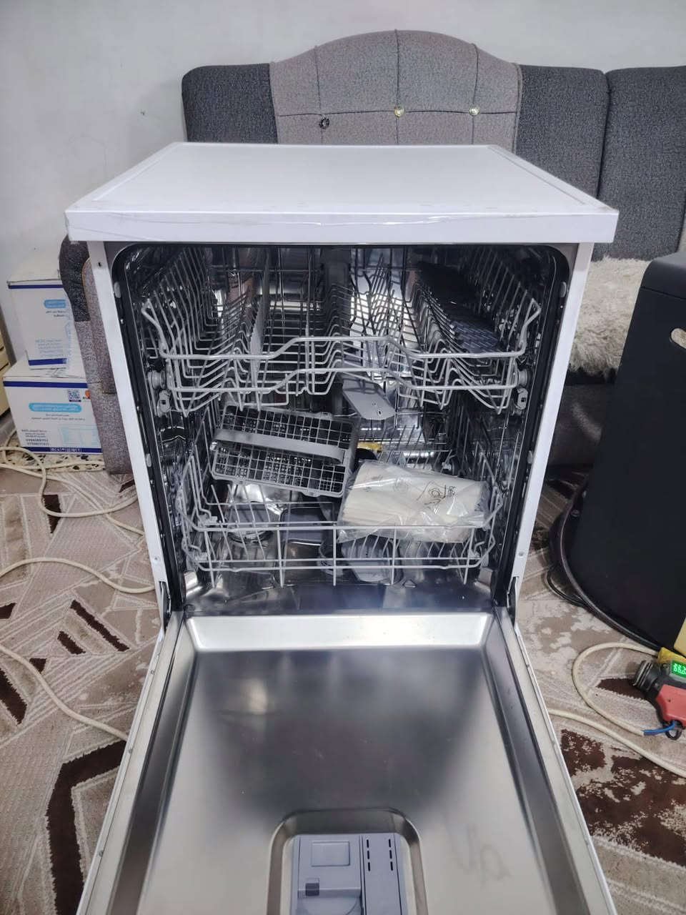 سلام عليكم اخذت غاسلة صحون جديدة نوع بيكو من الشركة الاصلي ومصارت بل مطبخ بعدهي جديدة غير مستعمله اريد ابيعها اخذتها ب ٥٢٠ ابيعها ب ٤٥٠ قفل جديدة غير مستخدمة ولا ثانية *********** مكاني بغداد البياع
