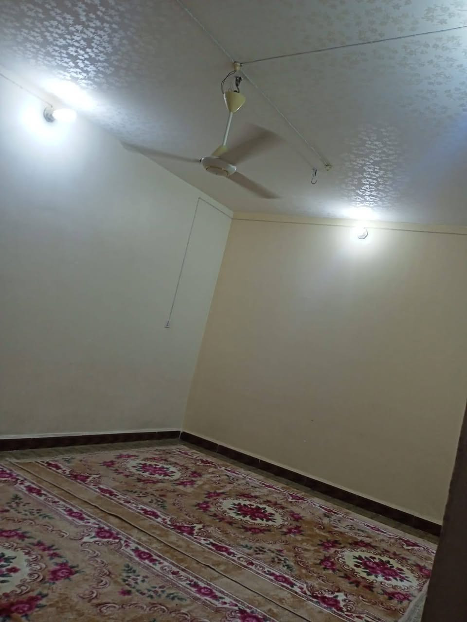 بيت للبيع 200 متر ...حي العسكري الثاني ... مطلوب عقاري 12 تسديد بالشهر 150 الف  للاستفسار ***********
