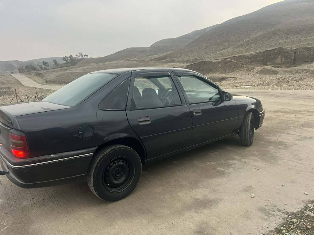 ئؤپل مودئل 1993 كورة كراوة بؤ جواني وةرگةرة و موس بة شةرت بةناو كردن بة شةرت چوار تاية تازا لة ژيرةية بةس بة دةنةي پيشي گؤرةوة سةيارةكة مالي دؤستة مةكينة لؤكي بؤ بةسترةوة 1993 و مةكينة 20 ئيفرؤي مةزبووتة سعري 31 وةرقة و مةجةلئك برايانة. 
شوئن: تةق تةق 
ژم.***********
*********** أربيل, العراق
