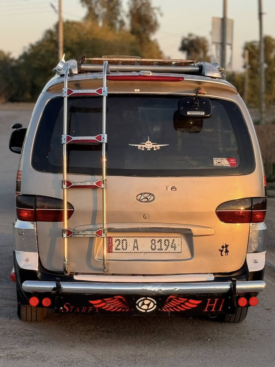 ستاركس 2007 
رقم جديد سنويه لغايه شهر ٧ هيئه مصفره 
سياره نضيفه جدا محرك مفتوح گير عادي مابيها اي عيب / سيبايه / درع امامي وخلفي/ دوشمه جديده / شواصي نضاف فقط واحد خلفي واحد امامي بيدي عمرته درجه اولى اثر خياس شرط الفحص/ دوسات جانبيه / صدر جديد/ تايرات نضاف / بيها فقط جاملغ خلفي صبغ والباب خلفي بيدي بدلته جان بي رصعات جارد وعندي فيديو قبل ماابدله بالواقع احلى من الصور 
السعر ٨٨ وبيها مجال
مكاني ديالى / خانقين 
***********
