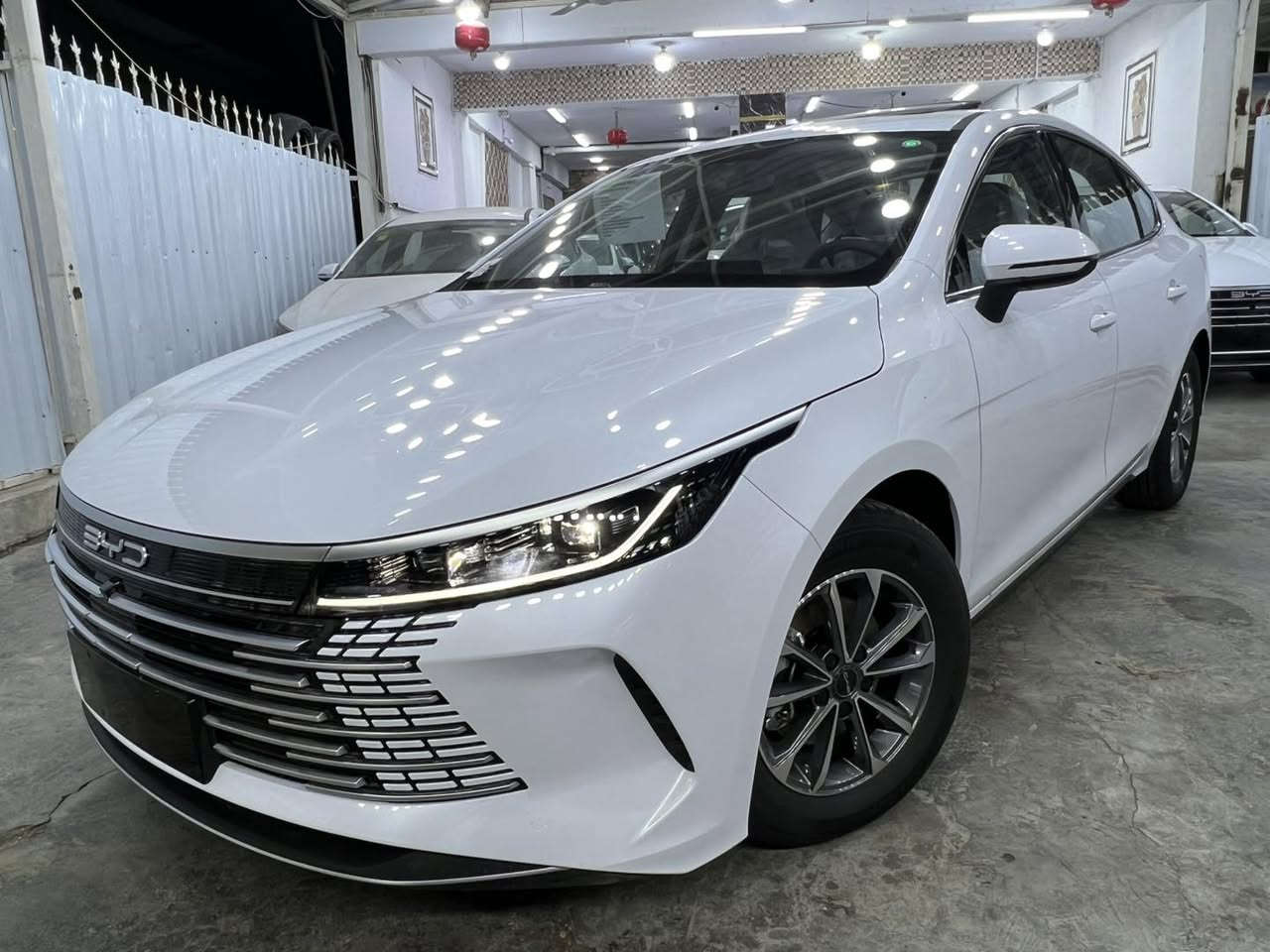 بي واي دي دستروير فتحة 2025 زيروووو🔥🔥🔥🔥🔥🔥

مواصفات فول  👉
- فتحة👉
- شاشة دوّارة  
-  6 مكبرات صوت 
- حساسات وكاميرا خلفية 
– مثبت سرعة 
– مقاعد جلد ابيض رياضي 
-كير ماوس 
-اوتو ستوب
-حساس خلفي 
-كاميرا خلفية دوارة 
-اوتو هولد AUTO HOLD 
-هند بريك بصمه 
-تشغيل السياره بصمه+
 كارت ذكي
-لايت زينون 
-لد نهاري LED
-بك لايتLED
-3انضمة للقيادة 
-مانع تزحلق
-مثبت سرعه  Cruise 
-تشغيل عن بعد 
-شاشة ذكية تدعم جميع البرامج

العنوان بغداد الكريعات معرض الغدير 
استفسار اكثر اتصال  او  وات ساب 
***********📲
📲***********
