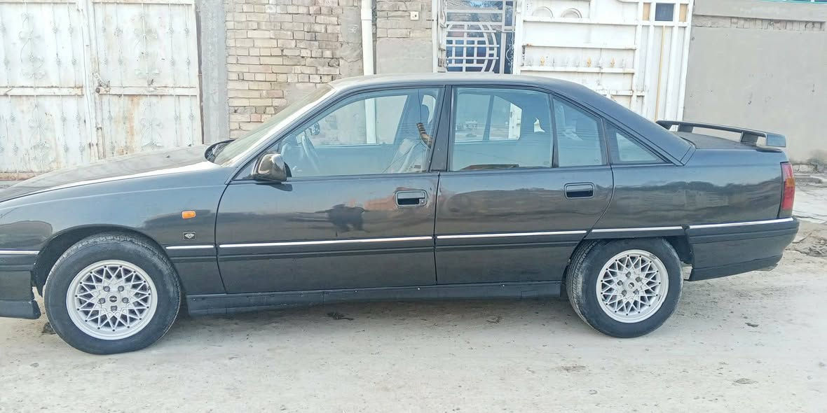 اسلام عليكم اخوان اوبل اوميكه 92رقم بغداد انكليزي بسمي سياره كير عادي ومكينه وتخم تاير وصبغ عام جماليه سعرها 38 وبيها مجال بصيط ***********
