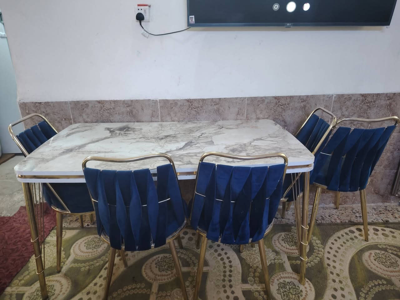 السلام عليكم ورحمة الله وبركاته ميز طعام 6 كراسي مستعمل لايوجد به اي ضرر السعر 175 وبيه مجال عنوان بغداد الكرخ
رقم الموبايل ***********
