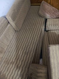 ديوان 7 14 متر نضيف وميز بلازمه السعر 250 07827260222