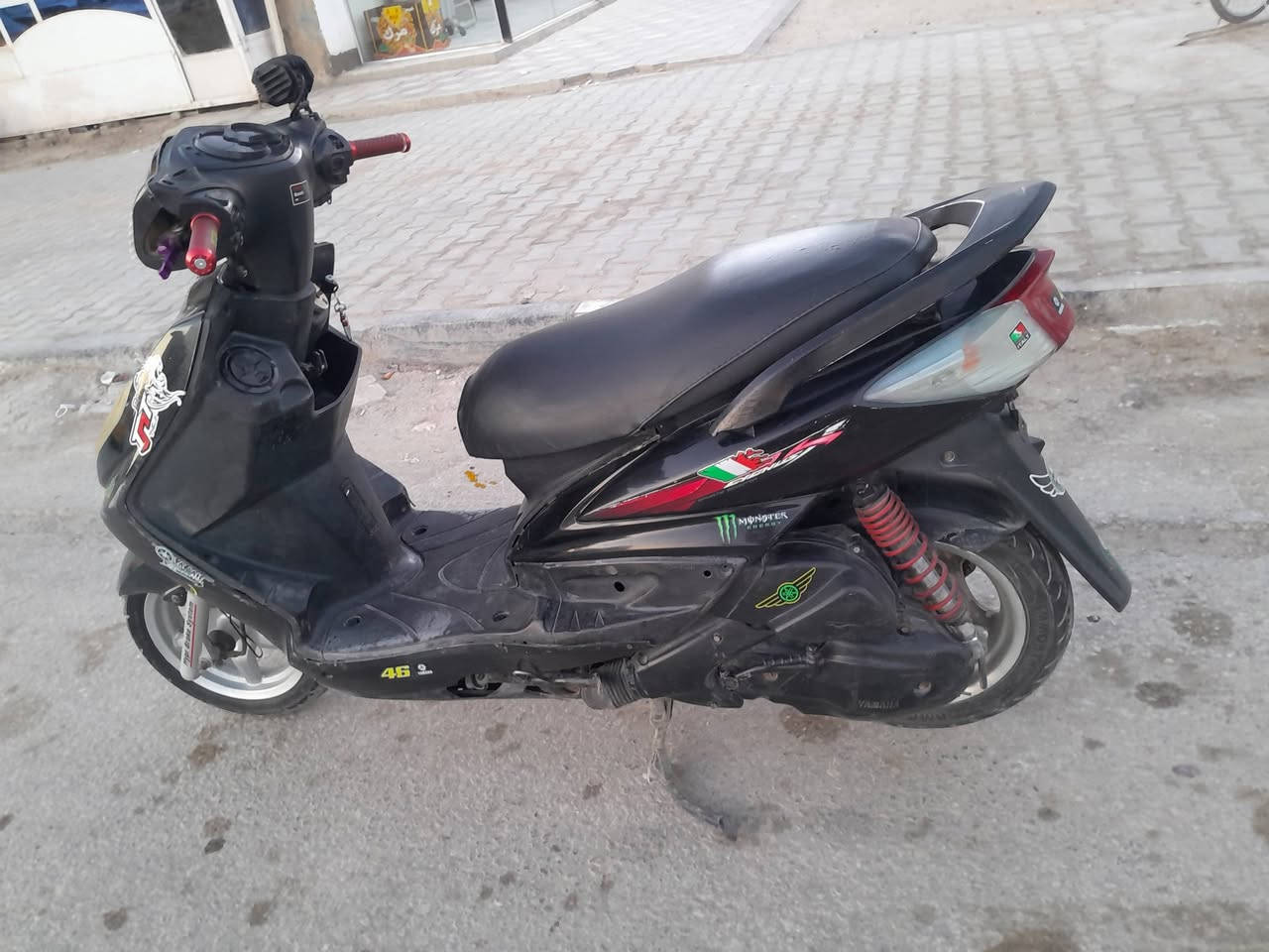 السلام عليكم شباب  دراجه سكنس فحل ياباني موديل 2009دراجه نقصها بس وهندر دراجه حاليا تشتغل نكره سلف لايت اشاير هورن كيج بانزين كيج سرعه دراجه مال جناي بوشه 58شلعه ومعدل ويل رياضي أمامي وخلفي بيع ومراوس السعر 350 قفل بدون عمله واللي مو شراي لا يراسلني العنوان كربلاء العطيشي متواجد واتساب رقم الهاتف***********
