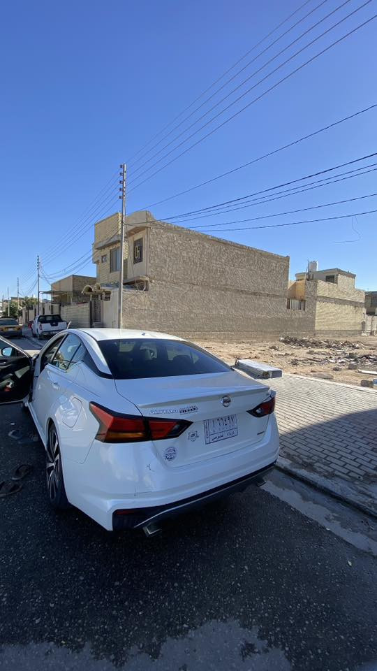 Nissan altima 2021 SR+ نيسان التيما  السياره فول مواصفات فتحة - تدفئة كشنات - جلد - شاشة لمس تدعم ابل كاربلي -  شفتات ستيرن -- حساسات اماميه وخلفيه رادران جانبيه واماميه لد ولايت زنون ترحيب مري اسود تحديد مسار مثبت سرعه ويل ١٩ رياضي السياره مابيها اي نقص ، ماشيه ٧٧ ميل  مكينة ٢٠٠٠ توربو - رياضيه رقمها كربلاء معوقين وكالة عامه ، بعد سنه ونص تقريبا تنفك وتداور واني اتكفل بالمداور    حادثها خلفي جنطه وجاملغ 
وبيها بالبنيد شويه تصدع مال حصو واضح للعين 
السيارة ملتزم بتبديل دهن الكير والمكينه وكله اصلي ومداريها ،،، 

سعر ١٥٣ 
***********
