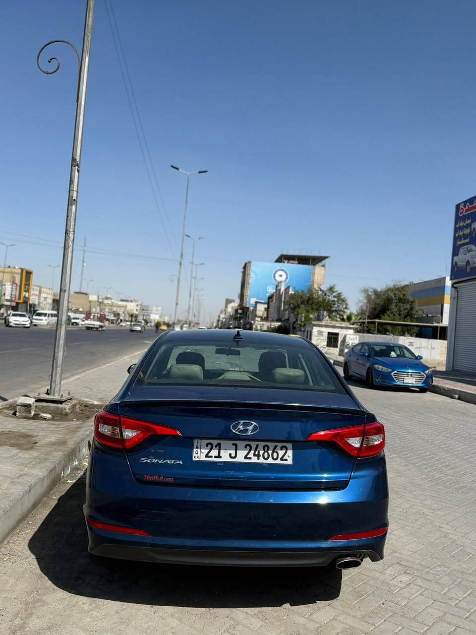 السلام عليكم سوناتا للبيع وارد امريكي السياره حادثها بجم بدون دواخل السياره بيها صبغ ٣. قطع فقط الباقي مكفوله من الشخط و البارد المكينه مفتوح مبدل كازكيت السياره رقم سليمانيه الجديد سنويه ٢٩ السياره أحلى من الصور مكاني بغداد الطالبيه  السعر ١١٢ و بيها مجال بسيط رقم الهاتف ***********
