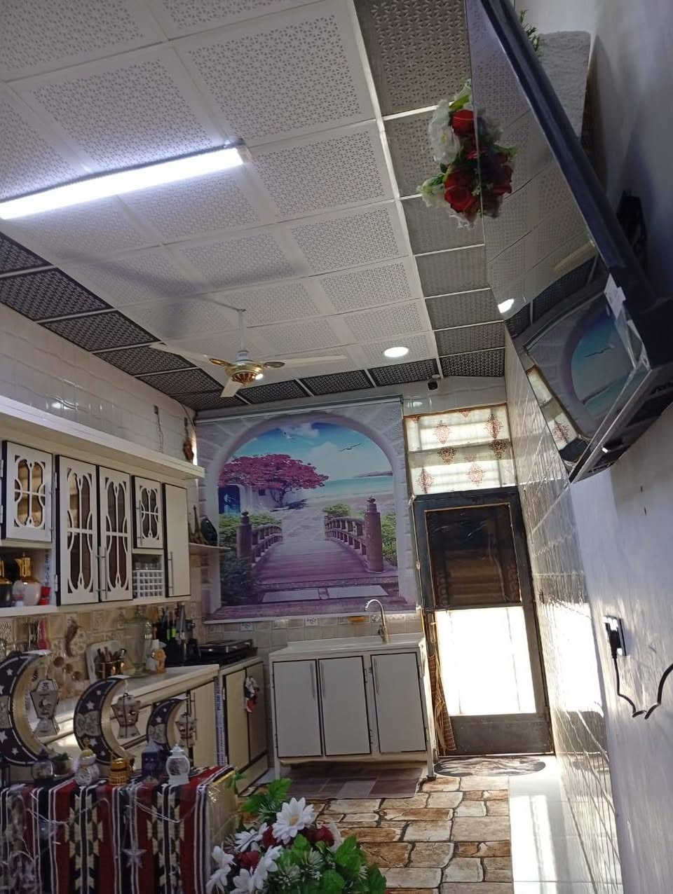 بسم الله الرحمن الرحيم يعلن مكتب عقارات الاخوين عن دار للبيع بصره قضاء شط العرب منطقة اليوبه طابو صرف زراعي بسم عراقي المساحه 125متر استقبال وغرفتين ومطبخ وصاله ومجموعة صحيات للستفسار على رقم ***********
