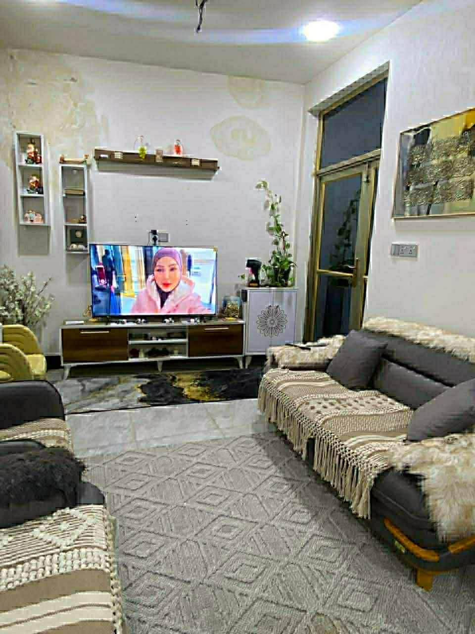 اللهم صل على محمد وآل محمد
🌹🌹🌹
شركة التاج للعقار
رمضان كريم وكل عام وانتم بخير
🌹🌹🌹
شركة التاج للعقار
مشتمل زراعي ركن سند 25  مساحه 100 متر في منطقه البياع طابقين درجة اولى يحتوي على مدخلين وصالتين وغرفتين نوم وصحيات داخلي وخارجي واستقبال ومطبخ وخدمات
جاهز للسكن من صاحب الدار مباشرتا سعره مناسب للشراي
🌹🌹🌹🌹
مشتمل مساحة  100 متر تشجير زنجيل شارع 20 طابقين خدمات كامله طابو ملك صرف على طابو البياع مواصفات ممتازه
٤ غرف نوم
🌹🌹🌹
نتعامل بمقاطعه ( 2/10)(3/10) بيع وشراء و تعقيب
اذا عندك قطعه للبيع عدنه شراي جاهز ثاني يوم فتح بيان وتستلم فلوسك جاهزة فقط راسل الصفحه او اتصل الارقام التالية
***********☎️
***********☎️
***********☎️
