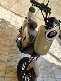 دراجه ار ٩  بطاريه ليثيوم  للبيع ب٧٠٠وبيها مجال  مكان بغداد ٠٧٧١٩٤٤٦٨٣...