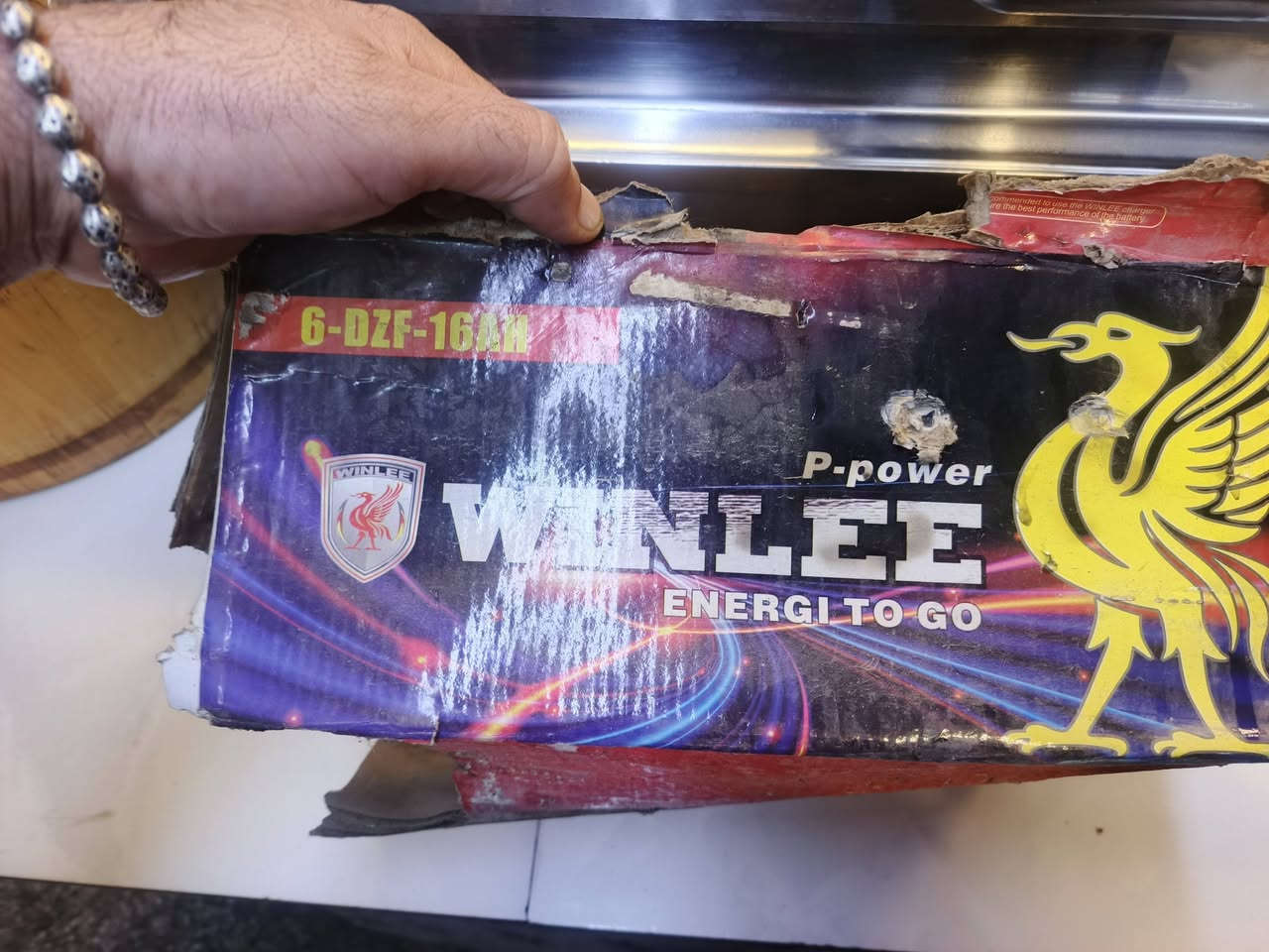 السلام عليكم دراجه شحن باتريات جدد صار يومين من شديتهن الاتصال ***********  بصمه اسويجين تشغل عن بعد
