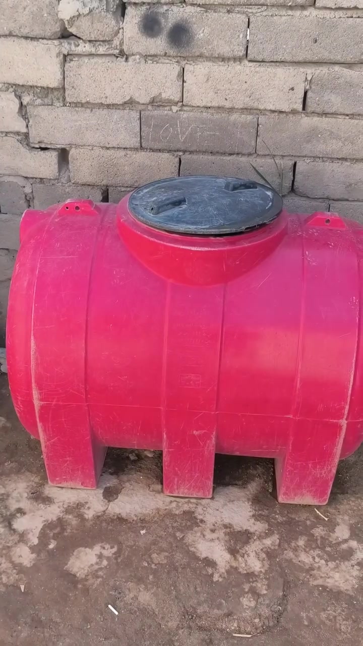مقطوره نص طن نضيفة البيع بسعر مناسب جاهزه لترس ماي ما بيها اي شي جانت بيها بط صغير وصلحتها مكاني قضاء المدينة وتساب وتصال ***********
