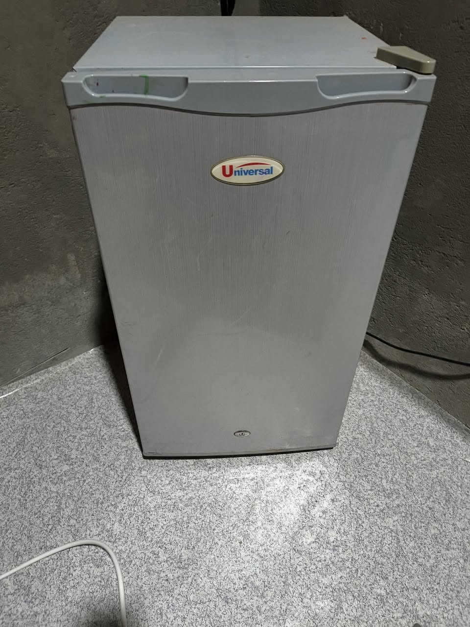 جلسه عربيه اصليه ٦قطع السعر 100تخم ملكية بي رجل وحده مكسوره 100 ثلاجه حجم صغير شرط التبريد  سعره 75 عنواني بصره ***********
