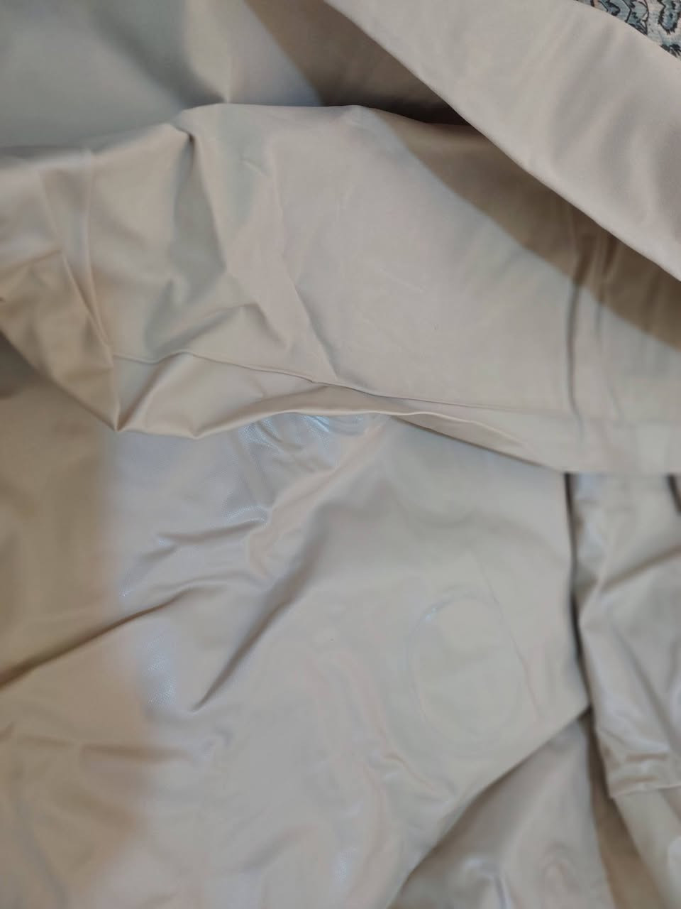 دوشك نفخ للسفرات السطح مخملي مقاوم للماء والانزلاق الاسفل مصنوع من مادة مقاومة ضد الثقب الطول ٢٠٠ سم العرض ٨٠ سم السعر ١٥ الف توجد خدمة توصيل للمحافظات ٥ الاف


**إذا كنت صاحب هذا الإعلان وتريد حذفه لأي سبب، رجاءا أرسل رسالة إلى الدعم الفني**