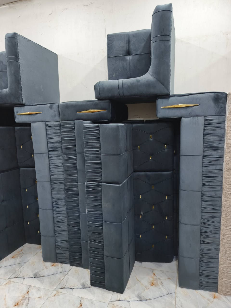 السلام عليكم زبائنا الغالين تم وصول الحاويه اليوم 

تخومه دواوين تفصال وجاهز حسب طلب 

 (نواع لوان شغل درجه اولى جديد ضمان 5 سنوات)

ديوان 7متار حرف L ٥ قطع ١٠ مقاعد مع ٤ كوشيات

تخم ٨ متار ضمان ٤ سنوات ٥ قطع ١٠ مقاعد ضخم وثكيل

العنوان الناصريه الإسكان الصناعي نزلت جامع الكبير بالبدايه 
قرب ورده منزلي
رقم الهاتف 
***********  // ***********
