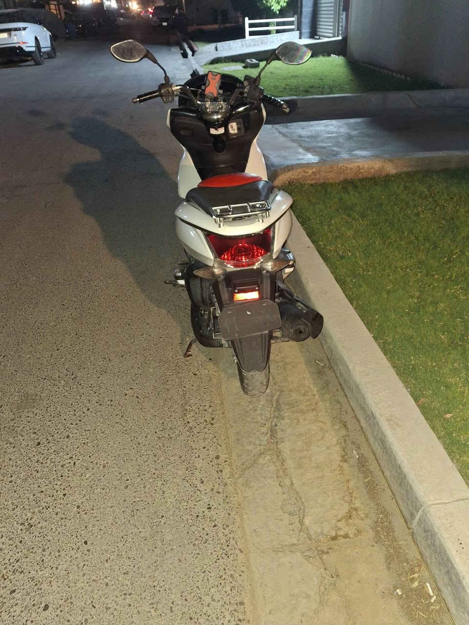 سلام عليكم....
دراجة (PSX)...(جيل الاول)  
للبيع  
دراجة شلعه معدل كهربائيات كلهه شغاله 
دراجة جديده  بلادية
أي نقص مابيهة
السعر مليون و500 الف 
العنوان بغداد الدورة  الاستفسار الاتصال على الرقم  ***********
