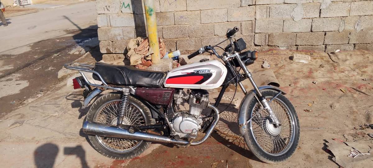 سلام عليكم دراجه ايراني نامه بروه مديل 18 محرك مجفت جديد بعده عل سحك بعد بس تفيلس و نقص كابريتر تعبانه  كهربايات نقص باتري و جوزه مكاني بغداد حي ور سعر 250 وبيه مجال  ***********
