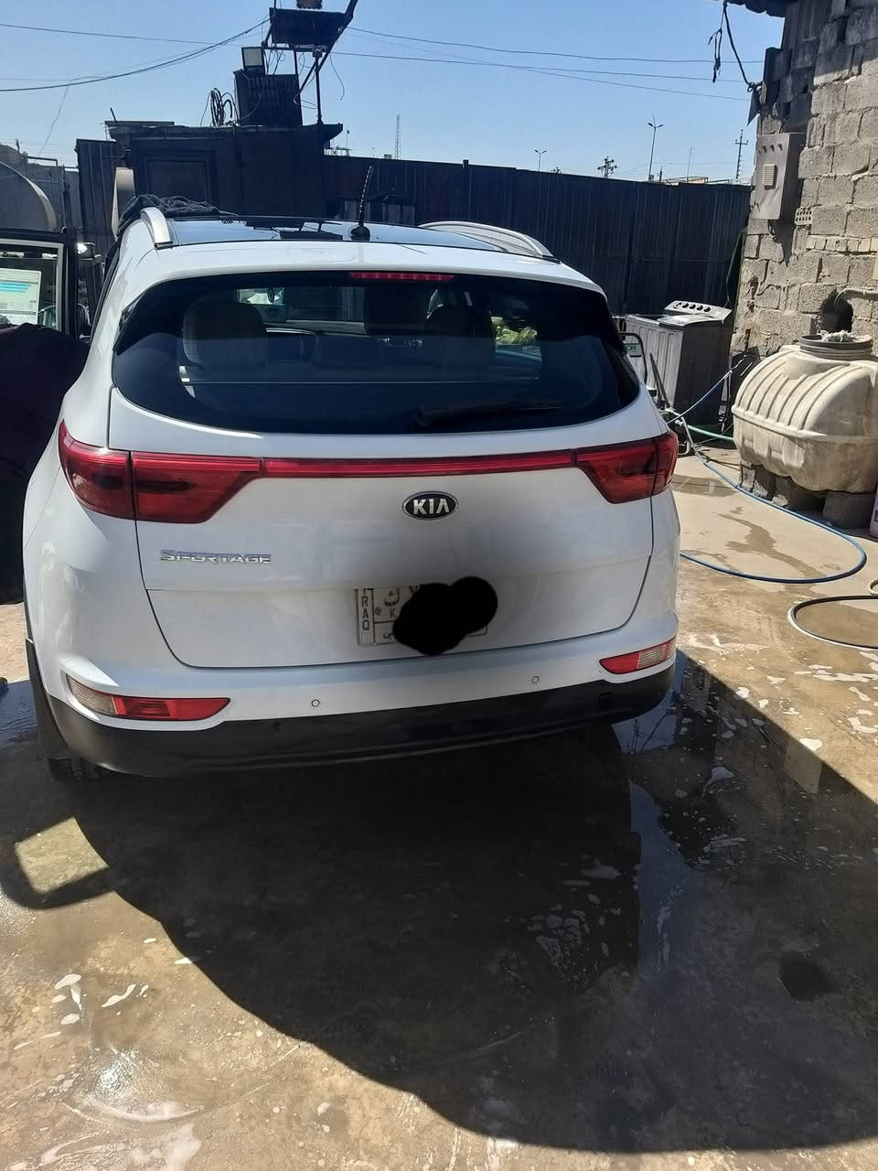 السلام عليكم سبورتج خليجي ٢٠١٧
بحالة جيدة صور سونار مرفقة . 
رقم بغداد محرك ٢٠٠٠ دوش السيارة بانوراما 
حساس خلفي تبريد قطعتين شاشة وكامرة
تحكمات واوتو هولد واشاير بالمري وكهرباء 
كشنات كهرباء مكاني بغداد حي الجهاد *********** 
سعرها ١٦٥ ورقة وبيها مجال بسيط
