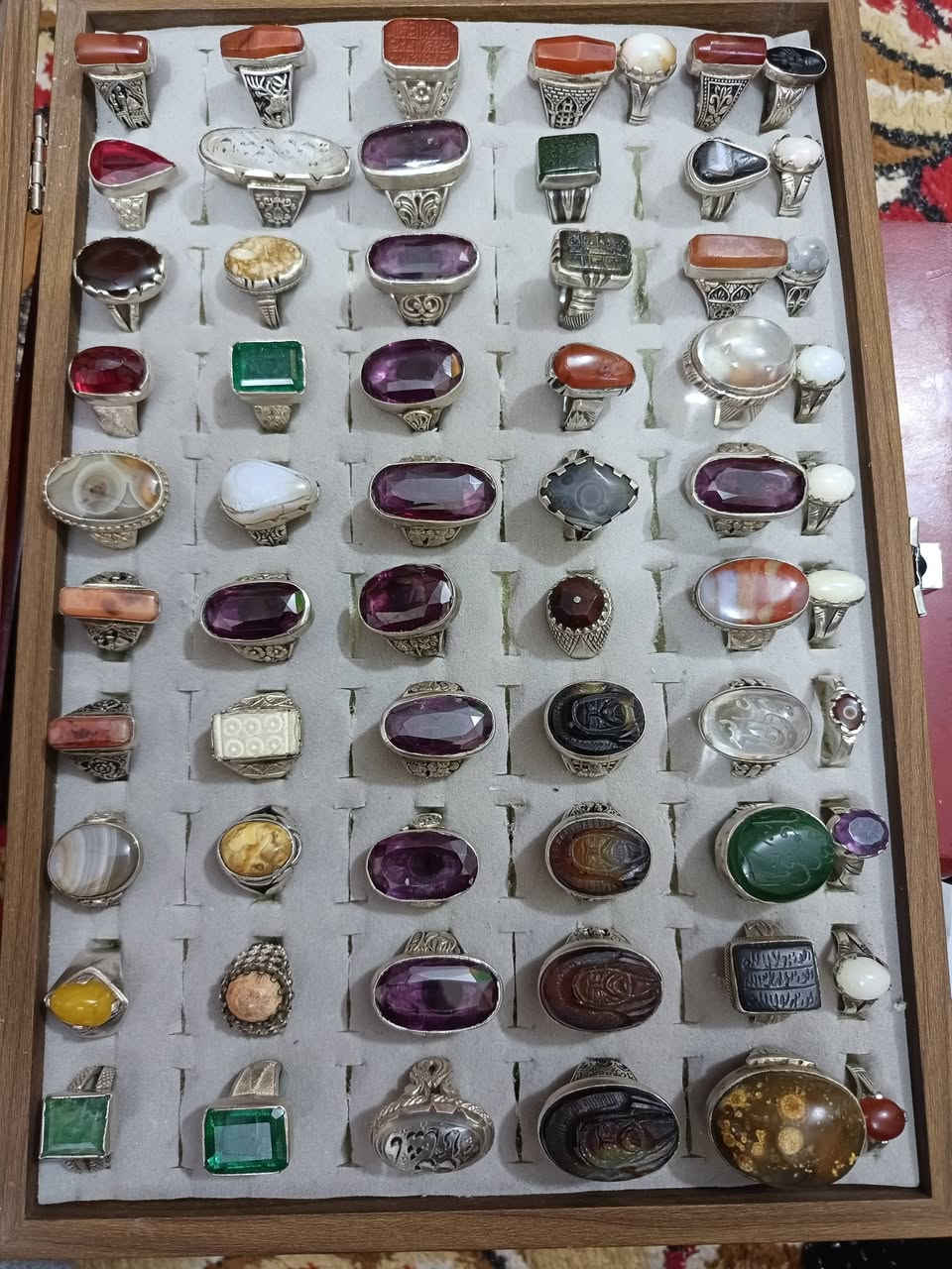 السلام عليكم خواتم للبيع شلعه وحده العدد 60قطعه 40الف بغداد مدينة الصدر ***********
