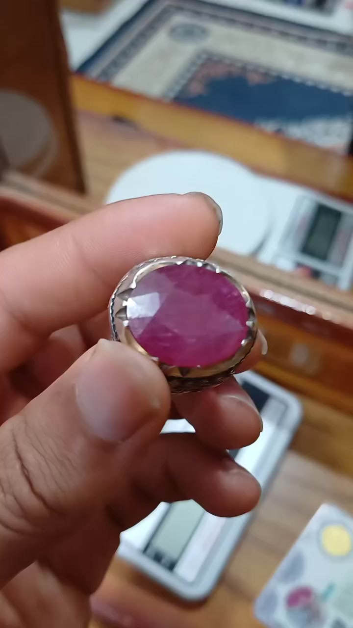 محبس ياقوت افريقي
صياغة جراح 
مطعم 4 حبات ألماس
 الوزن 28.5 غرام 
قياس 22
السعر: 350 وبيه مجال
متوفر توصيل لجميع المحافظات


**إذا كنت صاحب هذا الإعلان وتريد حذفه لأي سبب، رجاءا أرسل رسالة إلى الدعم الفني**